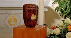 Individuelle Urnen kaufen in Köln - Leo Kuckelkorn Bestattungen 